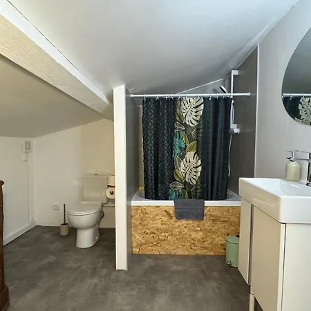 Proche Carcassone Avec Salle De Bain Et Wc Privee Piscine Salon Et Kitchenette Partages Avec Voyageurs Privat bolig *