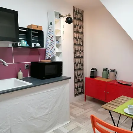 Proche Carcassone Avec Salle De Bain Et Wc Privee Piscine Salon Et Kitchenette Partages Avec Voyageurs *