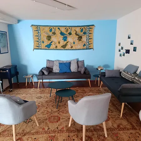 Proche Carcassone Avec Salle De Bain Et Wc Privee Piscine Salon Et Kitchenette Partages Avec Voyageurs *