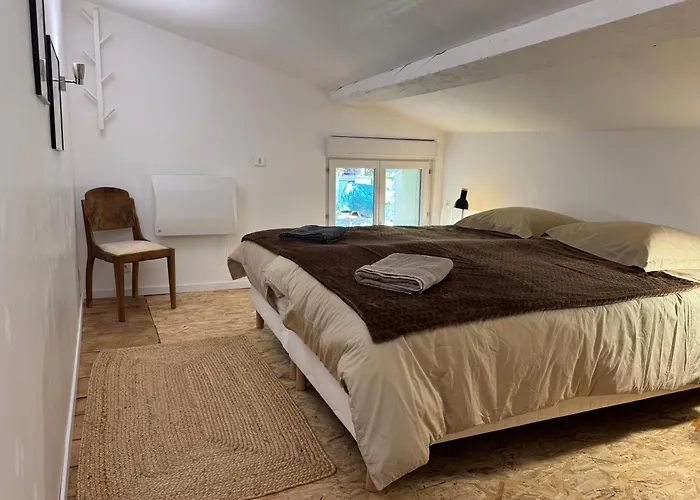 Rum i privatbostad Proche Carcassone Avec Salle De Bain Et Wc Privee Piscine Salon Et Kitchenette Partages Avec Voyageurs *