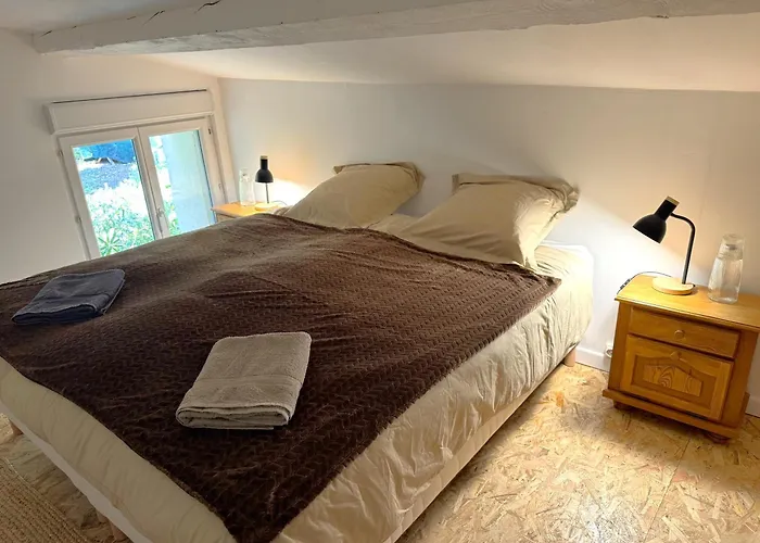 Proche Carcassone Avec Salle De Bain Et Wc Privee Piscine Salon Et Kitchenette Partages Avec Voyageurs Cepie