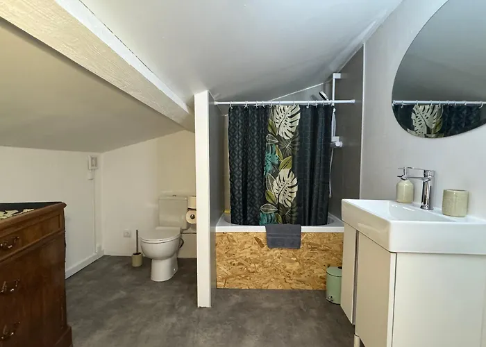 Proche Carcassone Avec Salle De Bain Et Wc Privee Piscine Salon Et Kitchenette Partages Avec Voyageurs Rum i privatbostad *