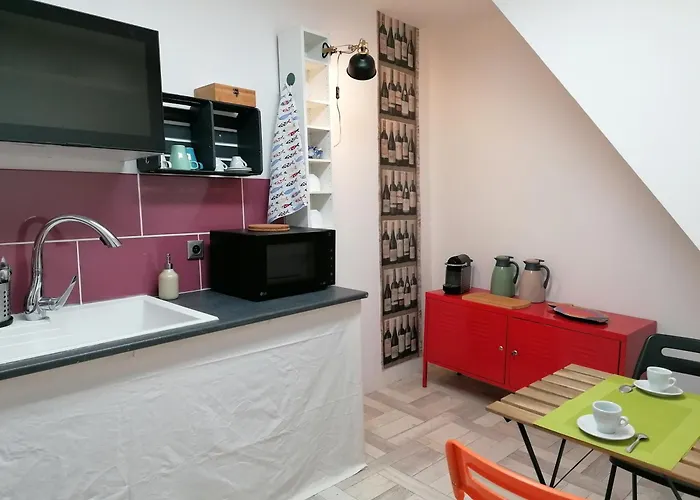 Proche Carcassone Avec Salle De Bain Et Wc Privee Piscine Salon Et Kitchenette Partages Avec Voyageurs *
