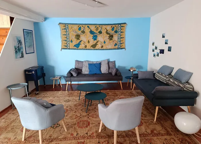 Proche Carcassone Avec Salle De Bain Et Wc Privee Piscine Salon Et Kitchenette Partages Avec Voyageurs *