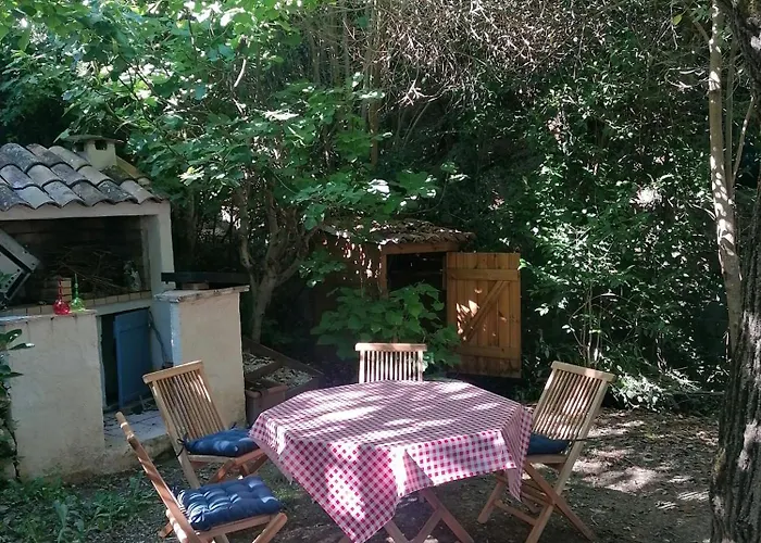 Rum i privatbostad Proche Carcassone Avec Salle De Bain Et Wc Privee Piscine Salon Et Kitchenette Partages Avec Voyageurs *