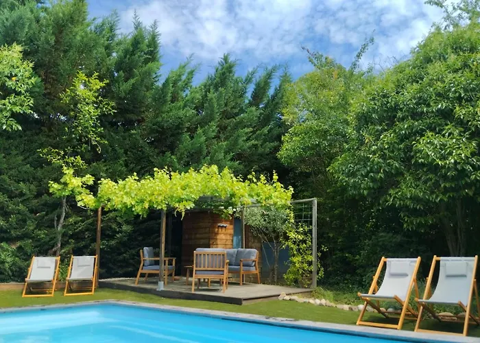 Proche Carcassone Avec Salle De Bain Et Wc Privee Piscine Salon Et Kitchenette Partages Avec Voyageurs *