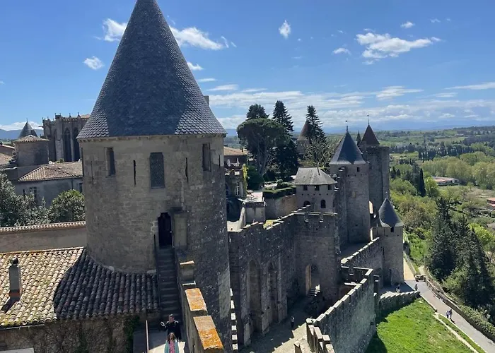 Proche Carcassone Avec Salle De Bain Et Wc Privee Piscine Salon Et Kitchenette Partages Avec Voyageurs